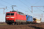 DB Systemtechnik 120 125 mit einer mir unbekannten Lok für Rail Cargo Hungary in Dedensen-Gümmer 5.3.2021
