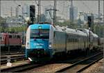 Die 183 005 erreicht mit einen ALEX in den Hauptbahnhof von Regensburg.