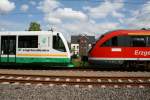 Anlsslich des 130-jhrigen bestehens der Strecke St.Egidien-Stollberg(Sachs.),gab es auf dem Bahnhof Stollberg ein Eisenbahnfest.
Dicht beisammen standen 642 201-8 der Erzgebirgsbahn und der VT48 der Vogtlandbahn.16.05.09.