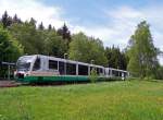 VT36, VT31 ( Stadt Klingenthal ) und VT48 ( St. Ulrich Weischlitz ) als VBG83119/83219 in Muldenberg-Floplatz, 21.5.09. Wegen Himmelfahrt zu dritt.