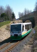 654 033 (VT33  Karlovy Vary/Karlsbad ) als VIA/VBG83144 in Klingenthal, 8.4.010.