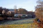 654 043 (VT43) und 654 034 (VT34  Stadt Auerbach im Vogtland ) als VBG83109/83209 Zwickau/Plauen(V) - Graslitz ( - Karlsbad - Marienbad) zwischen Zwota und Klingenthal, 30.10.010.