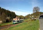 Nachschuss auf 654 033 (VT 33  Karlovy Vary/Karlsbad ) als VBG20810 (Falkenau -) Graslitz - Falkenstein(V) (- Zwickau) in Zwota-Zechenbach, 7.5.011.