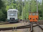 2.6.2012 10:22 VT 53 einer der neuen Triebzge der Vogtlandbahn als Shuttelzug vom Bahnhof Neumark (Vogtland) zum Betriebshof der Vogtlandbahn, sowie eine Akkulok fr Fhrerstandsmitfahrten am Tag der