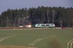 Ein Desiro brummt durch das Vogtland - Das Hupen des BÜ Drochaus hört man bis zur Elmbrücke, unserem Standort.