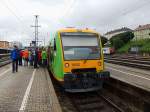 VT18 sowie VT17 der Waldbahn werden, trotz Regenwetter, im Einsatz als P13 fr die Ilztalbahn in Passau-Hbf.