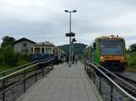 Alt trifft neu. Wanderbahn VT07 und Waldbahn VT18 am 25.05.2014 in Gotteszell.