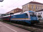 BR 183 004 von Arriva mit Schiedemeierwagen  am 26.08.2008 wartet auf den Zug  nach Mnchen.