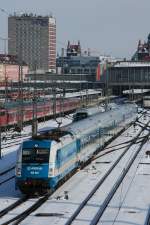 183 001 am 15.02.09 mit Alx 37980 nach Hof bei der Ausfahrt Mnchen Hbf