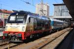 183 001 in ihrer wunderschnen Beklebung widme ich mal ganze 5 Bilder hier an 31.07.2010 in Mnchen HBF