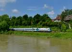 183 004 mit einem ALX nach Hof am 08.06.2013 bei Moosburg.