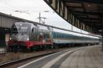 Zu Weihnachten und bis ins neue Jahr verkehrt der VX Lokbespannt.183 001 mit 5 Alexwagen wartet auf die Abfahrt nach Berlin(Zoo).Zwickau(Hbf.)26.12.2011.