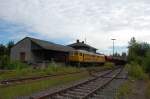 V300.09 (Ex 230 077) mit Schotterzug im Bahnhof Hirschau.