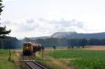 V300.09 (Ex 230 077) mit Schotterzug beim Monteblick bei Hirschau.