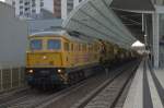 V300.09 der EBW-Cargo mit einem sehr langen Bauzug fhrt langsam durch Ludwigshafen Mitte Richtung Mannheim. 13.11.2008