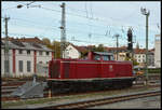 Die EfW-Verkehrsgesellschaft mbH aus Frechen hat ihre  211 051-8 (MaK - Maschinenbau Kiel GmbH, Baujahr: 1962, Fabriknummer: 1000069) nach Österreich verkauft. Während der Überführung nach Graz machte die Lok am 16.10.2023 in Würzburg Station. Nach der Übernachtung in der unterfränkischen Residenzstadt ging die Fahrt am nächsten Morgen weiter über Nürnberg und Regensburg nach Passau, wo die Lok vom neuen Eigentümer in Empfang genommen wurde.