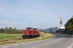 212 240 und 212 370 am 05.10.2008 auf dem Weg zur Gleisbaustelle, hier beim Ortsausgang Neumhle (Strecke Amberg-Schnaittenbach)