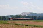 232 088 mit langem Schotterzug am 19.05.2011 am Monteblick bei Hirschau. (Strecke Amberg-Schnaittenbach)