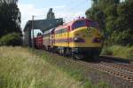 V 170 1151 und V 170 1155 ziehen einen langen Gterzug an dessen Ende noch eine Noab schiebt am 19.06.2009 ber den Mittellandkanal bei Peine