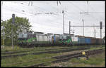 Mittagspause für zwei mit ELL Lokomotiven bespannte Güterzüge am 12.5.2019 im Bahnhof Tvrdosovce.