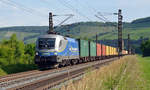 182 911 der Mittelweserbahn führte am 12.06.17 einen Containerzug durch Himmelstadt Richtung Würzburg.
