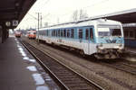 10.2.1994 - Bremerhaven Hbf - EVB Wagen Nr 150 bereit für die Abfahrt nach Hamburg Neugraben. Dahinter steht EVB Ürdinger Wagen Nr 168. Bild vom Dia.