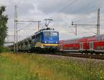 140 866-5 mit beladenem Autotransportzug in Fahrtrichtung Seelze. Aufgenommen in Dedensen-Gümmer am 29.07.2015.