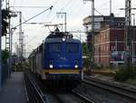 EVB 140 774-1 mit einem Autozug im Bahnhof von Leer (Ostfriesland).