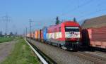 Der bei der EVB intern als 420 12 geführte Eurorunner 223 032 zog am 15.04.15 einen Containerzug durch Braschwitz Richtung Magdeburg.