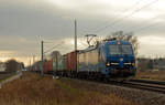 Mit einem Containerzug rollte 192 104 der EGP am 03.12.19 durch Jeßnitz Richtung Dessau.