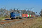 Mit einem Containerzug am Haken rollt 140 678 am 20.03.22 durch Jütrichau Richtung Magdeburg.