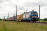 192 103 der EGP schleppte am 29.05.22 einen Containerzug von den Buna-Werken kommend durch Braschwitz Richtung Magdeburg.