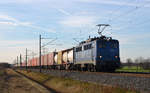 140 853 der EGP schleppte am 08.12.16 einen Containerzug durch Braschwitz Richtung Magdeburg.