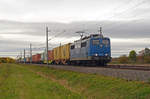 151 131 der EGP schleppte am 28.10.20 einen Containerzug durch Braschwitz Richtung Köthen.