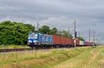 193 848 der EGP führte am 30.06.21 einen Containerzug durch Braschwitz Richtung Halle(S).