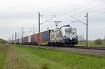 Mit einem langen Containerzug rollte 193 848 der EGP am 18.04.23 durch Braschwitz Richtung Magdeburg.