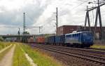 140 824 der EGP erreicht mit einem Containerzug am 02.07.14 Hamburg. Auf der Fahrt in den Containerbahnhof Waltershof passiert der Zug das Umspannwerk Dradenau. 
