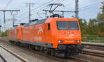 AMEH Trans - ArcelorMittal Eisenhüttenstadt Transport GmbH, Eisenhüttenstadt [D] mit dem Lokzug   145-CL 001  [NVR-Nummer: 91 80 6145 081-6 D-EKO] +  145-CL 002  [NVR-Nummer: 91 80 6145 082-4 D-EKO] am 25.10.21 Durchfahrt Bf. Golm (Potsdam).