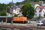 Zu den Dampfloktagen in Meiningen waren auch Diesellokomotiven zu Gast. So die DR V 60 BR 345 413-9 der Erfurter Gleisbau GmbH die an einem Sonderzug gekuppelt im Bf Meiningen abgestellt ist.03.09.2016