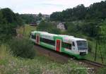 Bekannte Fotostelle bei Lobenstein in Thüringen. Seit wenigen Wochen fahren hier also keine DB-Regio-Züge mehr, sondern die EIB mit den 650er Triebwagen. Das Foto entstand kurz vor einem Regenschauer am 13.07.2012 von der vorbeiführenden Straße. Im Hintergrund ist das gezogene Einfahrsignal von Lobenstein zu sehen. Bild ist also ein Nachschuß...
Ach ja, Bilderdiebstahl wird verfolgt. Man kann einfach mailen....