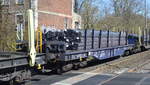 Drehgestell-Flachwagen vom Einsteller ERR (European Rail Rent GmbH) mit der Nr. 37 TEN 80 D-ERR 4505 194-3 Sgmmns2 in einem Güterzug mit Rohren beladen von Captrain am 24.03.20 Bf. Wellen (Magdeburg). 