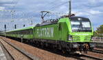 SVG - Schienenverkehrsgesellschaft mbH, Stuttgart [D] für Flixtrain mit der BRCE Vectron   X4 E - 862  [NVR-Nummer: 91 80 6193 862-0 D-DISPO] und Wagengarnitur am 23.04.24 Höhe Bahnhof