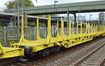 Ganzzug mit Drehgestell-Flachwagen mit Niederbindeeinrichtungen vom Einsteller GATX Rail Germany GmbH, im Bild der Wagen mit der Nr.
