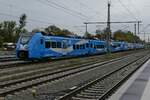 2463 127-7 und vier weitere Mireo für GoAhead Bayern sowie eine unbekannte Anzahl an gleichen Triebfahrzeugen auf dem dahinter liegenden Gleis am 21.10.2022 in Lindau-Reutin