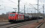 185 587 der HGK beförderte am 03.02.13 einen Kesselwagenzug durch Muldenstein Richtung Berlin.