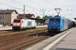 Hier links 185 598-0 und rechts 185 521-2 mit einem Kesselwagenzug nach Stendell, diese beiden Züge begegneten sich am 17.5.2014 in Angermünde.