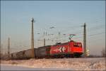 Wiedereinmal waren die Fe durch das warten im Schnee eiskalt, doch es hat sich gelohnt: Nach ihrer Hauptuntersuchung glnzt die 145-CL 013 wieder im frischen Rot. Im Abendlicht des 09.01.2009 bringt sie den DGS 59741, Itzehoe - Frechen, bei Haltern am See in Richtung Rheinland. 