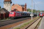 185 588-1 (HGK 2056) mit dem Ford Fiesta Autotransportzug in Rathenow. 10.09.2010