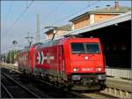 Ein HGK Lokzug bestehend aus 185 632-7 und 185 582-4 durchfhrt am 12.09.2010 den Bahnhof von Passau.