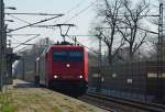 185 632-7 war am 02.04.2011 Bestandteil eines kleinen HGK Lokzuges. Hinten dran hngt noch die Class 66 DE 61. Den (lichttechnisch) besseren Nachschuss gibt's aber erst morgen :) Aufgenommen in Dedensen-Gmmer.